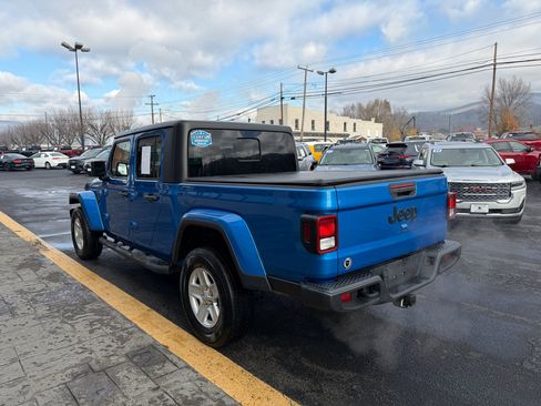 Used 2022 Jeep Gladiator Sport image 6