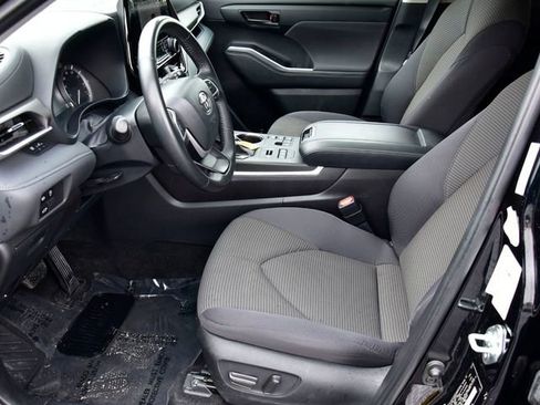 Certified 2024 Toyota Highlander LE image 12