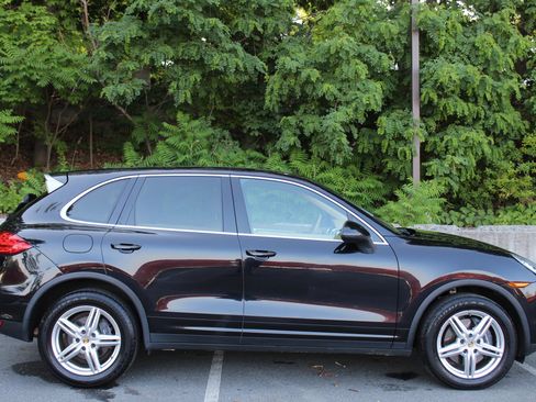 Used 2014 Porsche Cayenne AWD/4WD image 5