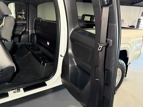 Used 2019 Toyota Tacoma SR RWD image 12