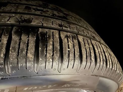 Used 2024 Chrysler Pacifica Touring-L w/ Road Tripper Package image 11