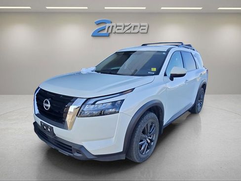 Used 2023 Nissan Pathfinder SV image 10