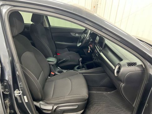 Used 2021 Kia Forte FE image 21