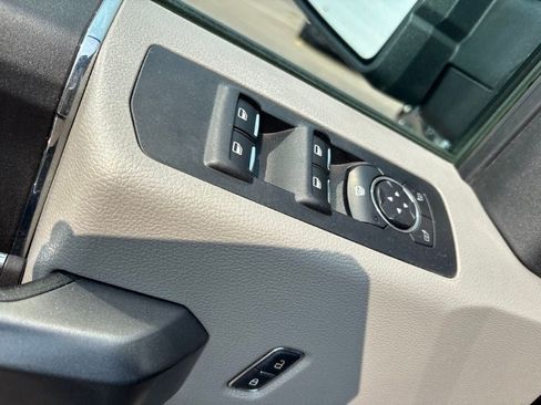 Used 2015 Ford F150 XLT AWD/4WD image 12