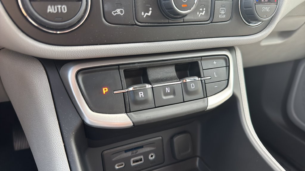 Used 2024 GMC Terrain SLT w/ Tech Package FWD image 22