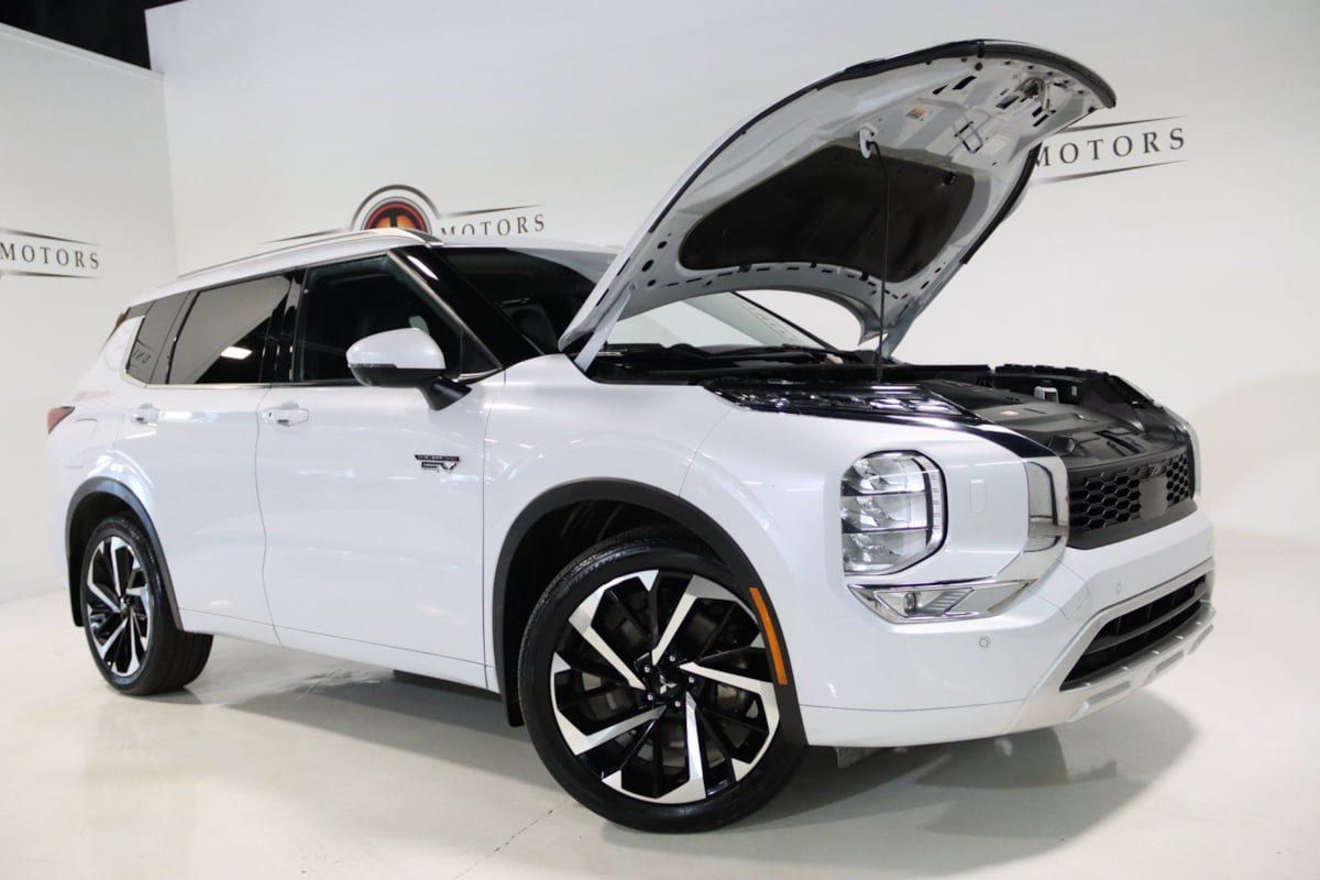 Used 2024 Mitsubishi Outlander 4WD Plug-In Hybrid image 32
