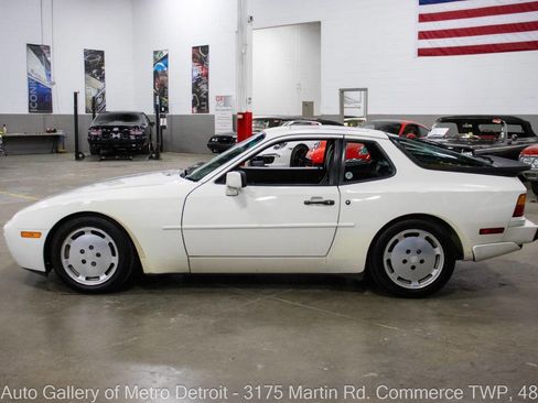Used 1988 Porsche 944 Turbo image 3