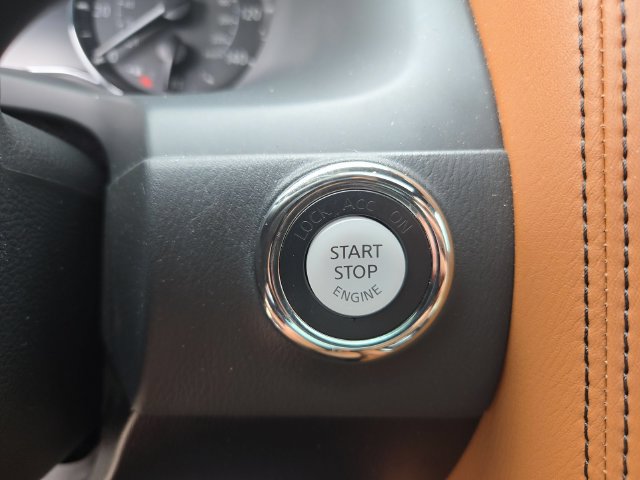Used 2024 INFINITI QX80 Sensory w/ Cargo Package AWD/4WD image 16