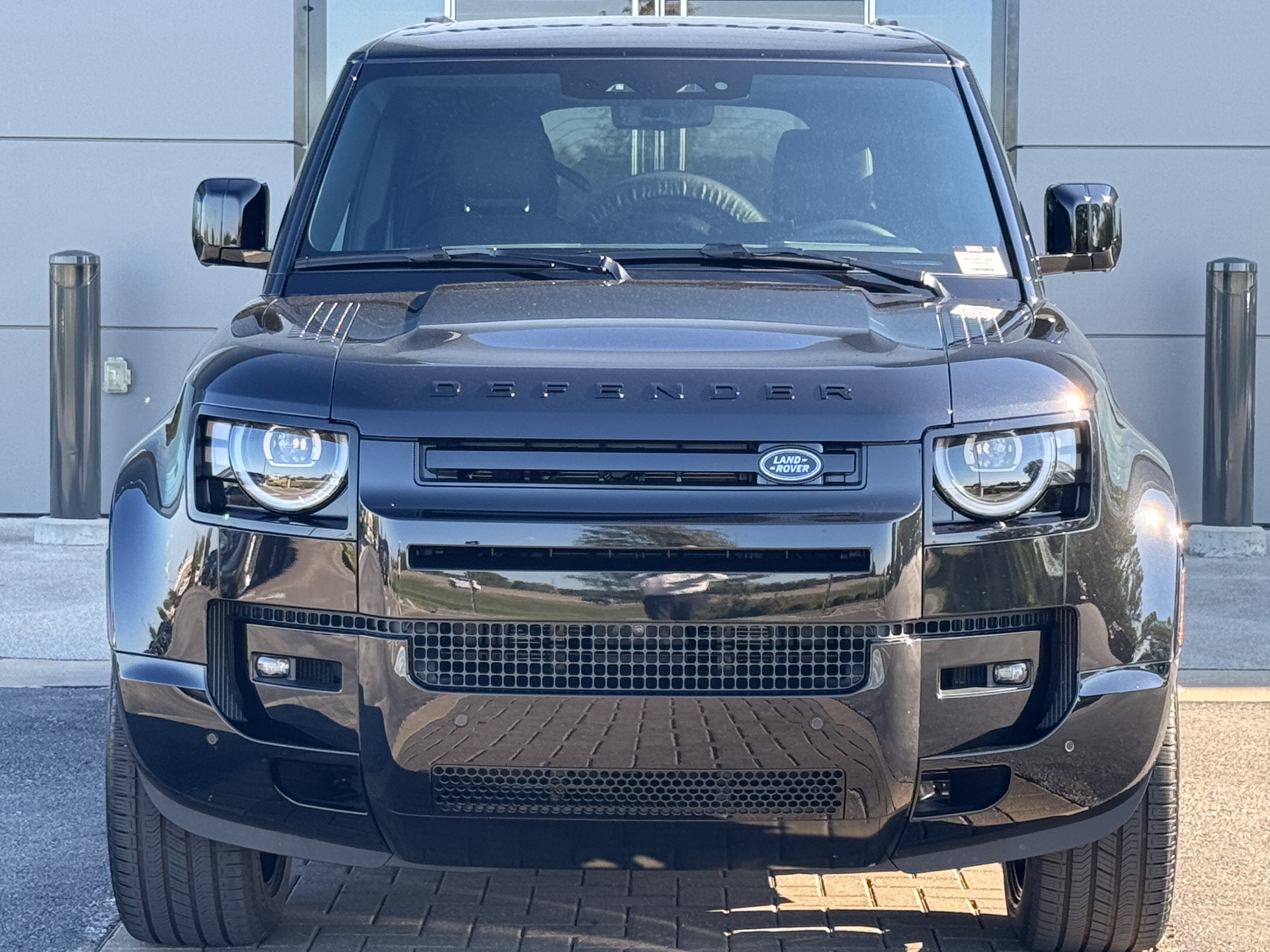 New 2026 Land Rover Defender 130 X-Dynamic SE AWD/4WD image 8