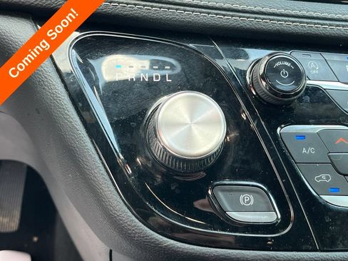 Used 2024 Chrysler Pacifica Touring FWD image 21