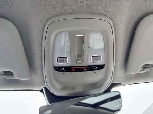 Certified 2023 Volvo XC40 B5 Ultimate w/ Protection Package Premier image 28