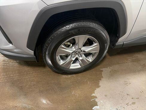 Used 2025 Toyota RAV4 XLE AWD/4WD image 9