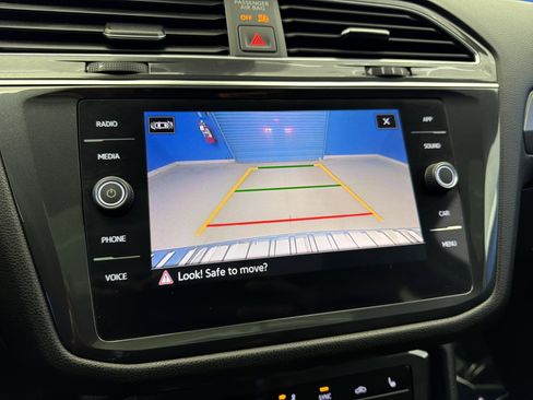 Certified 2023 Volkswagen Tiguan SE w/ Panoramic Sunroof Package image 18