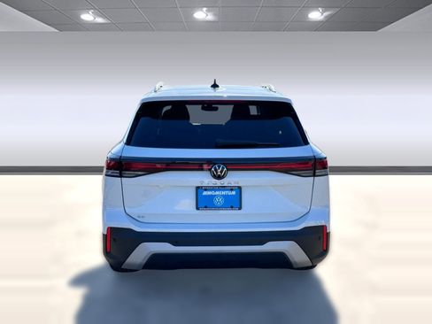 New 2026 Volkswagen Tiguan SE FWD image 10