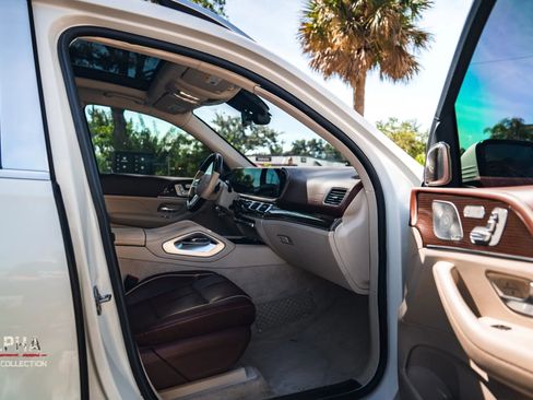 Used 2021 Mercedes-Benz Maybach GLS 600 4MATIC image 11
