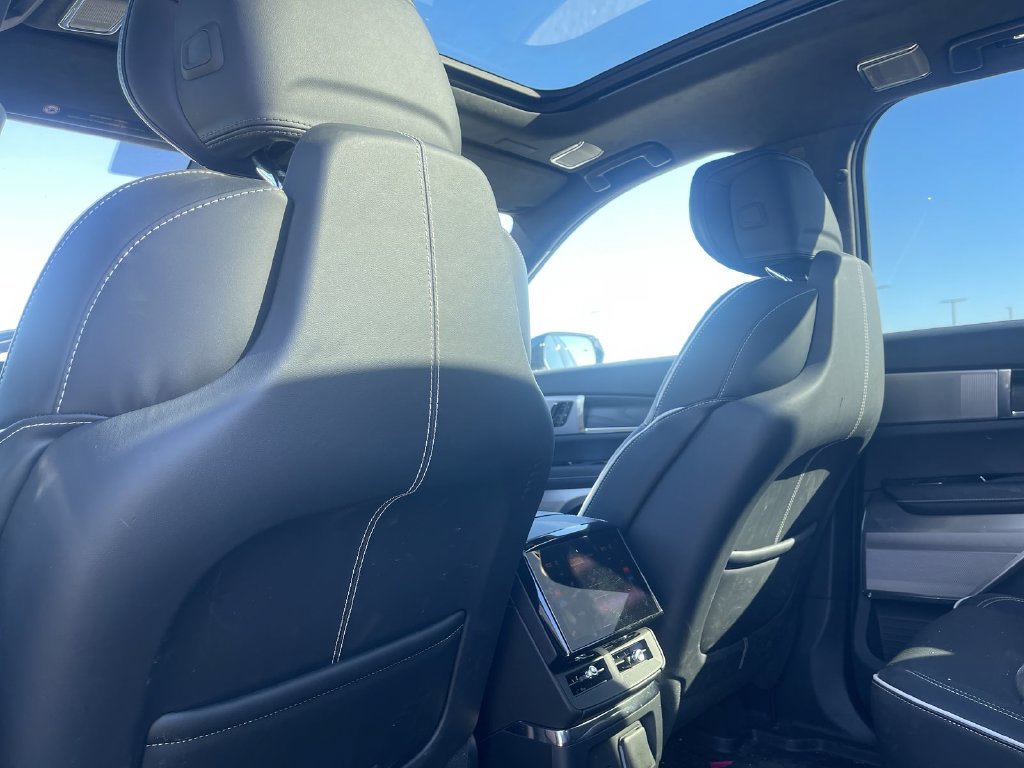 Certified 2026 Cadillac Vistiq Platinum w/ LPO, Floor Liner Package AWD/4WD image 27