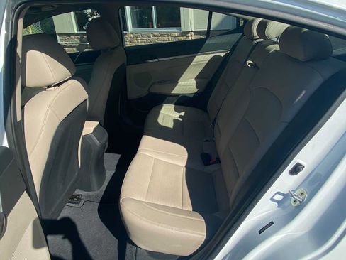 Used 2017 Hyundai Elantra Limited w/ Limited Tech Package 04 FWD image 13