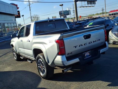 Used 2024 Toyota Tacoma TRD Sport w/ TRD Sport Premium Package AWD/4WD image 5