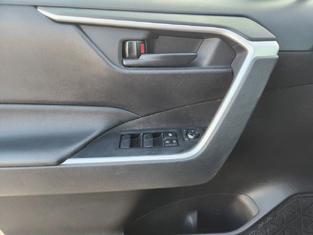 Certified 2025 Toyota RAV4 LE FWD image 21