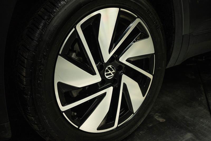 Used 2025 Volkswagen Atlas SE AWD/4WD image 3