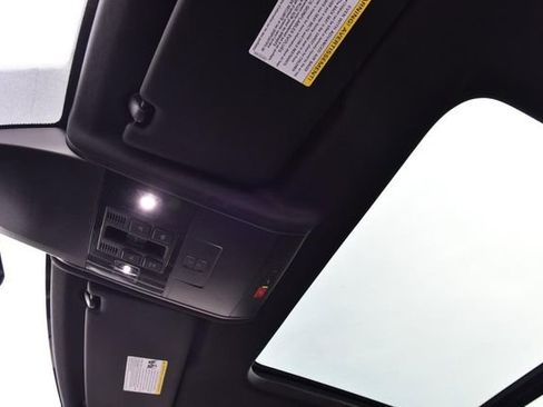 Certified 2023 Volkswagen Atlas Cross Sport SEL R-Line image 21