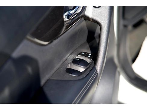 Used 2020 Nissan Rogue SV image 25