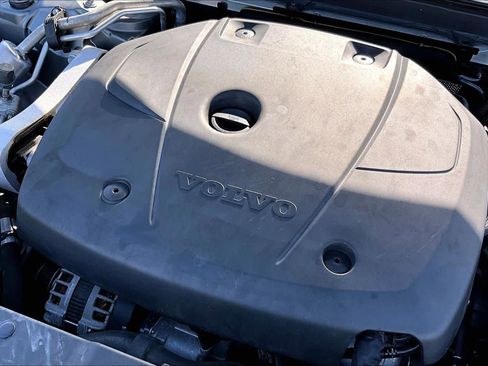 Used 2021 Volvo S60 T5 Momentum image 31