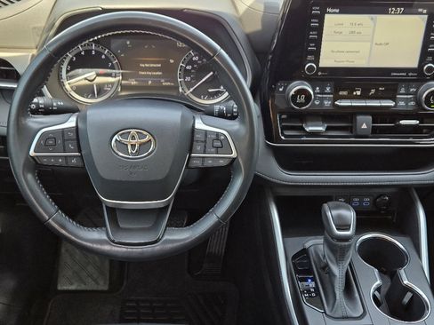 Used 2022 Toyota Highlander XLE image 10
