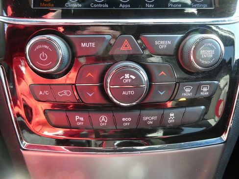 Used 2021 Jeep Grand Cherokee Laredo X image 24