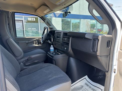 Used 2025 GMC Savana 2500 w/ Driver Convenience Package RWD image 10