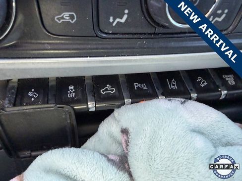 Used 2016 GMC Sierra 2500 SLT w/ Duramax Plus Package image 14