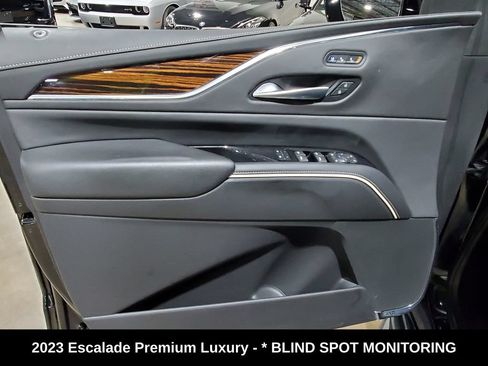 Used 2023 Cadillac Escalade Premium Luxury AWD/4WD image 8
