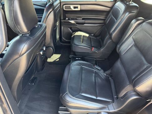Used 2020 Ford Explorer XLT w/ Equipment Group 202A image 11