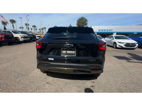 Used 2025 Chevrolet Trax ACTIV w/ Driver Confidence Package FWD image 3