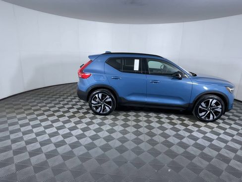 Used 2024 Volvo XC40 B5 Ultimate w/ Climate Package image 9