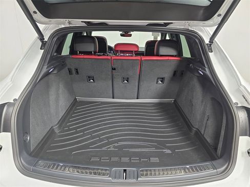 Certified 2025 Porsche Macan image 25