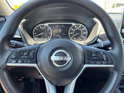 Used 2025 Nissan Altima 2.5 SV FWD image 28
