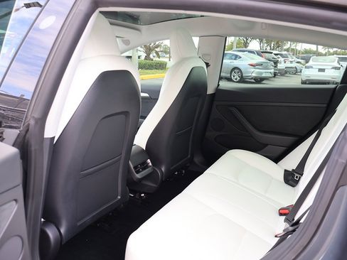 Used 2022 Tesla Model 3 image 34