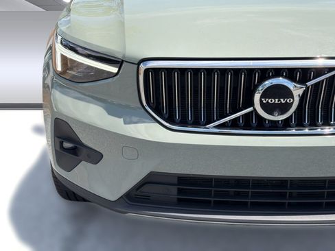Certified 2024 Volvo XC40 B5 Plus AWD/4WD image 29