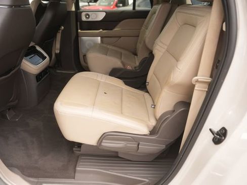 Used 2023 Lincoln Navigator L Reserve AWD/4WD image 12