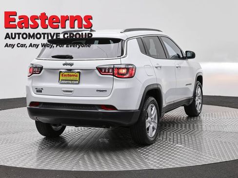 Used 2022 Jeep Compass Latitude w/ Convenience Group AWD/4WD image 5