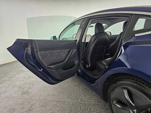 Used 2018 Tesla Model 3 Long Range image 16