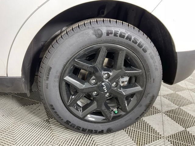 Used 2022 Kia Soul LX w/ Technology Package FWD image 9