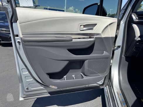 Used 2022 Toyota Sienna XLE FWD image 21