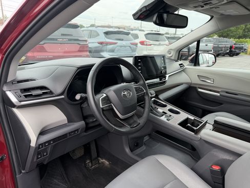 Used 2024 Toyota Sienna XLE w/ XLE Plus Package AWD/4WD image 10