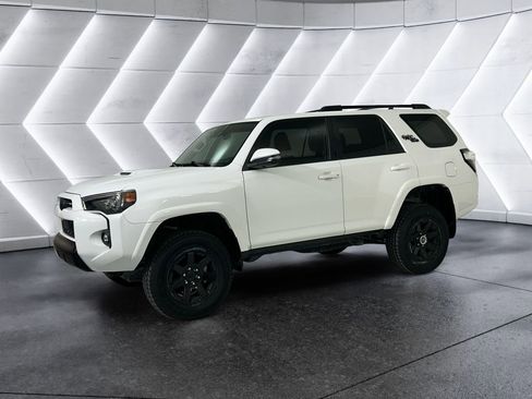 Used 2022 Toyota 4Runner TRD Off-Road Premium AWD/4WD image 3