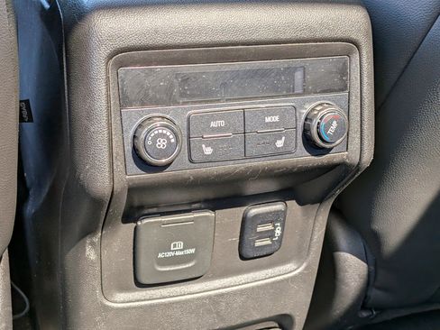 Used 2017 GMC Acadia Denali w/ Technology Package FWD image 16