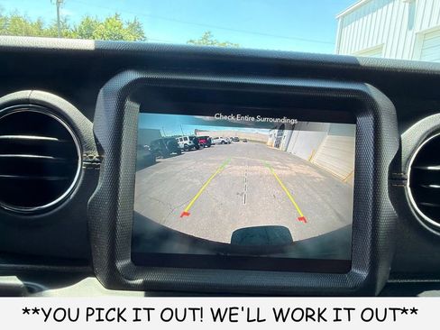 Used 2022 Jeep Wrangler Unlimited Sahara AWD/4WD image 15