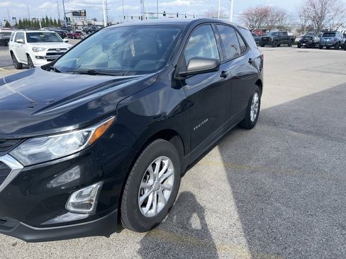 Used 2019 Chevrolet Equinox LS w/ LS Convenience Package image 2