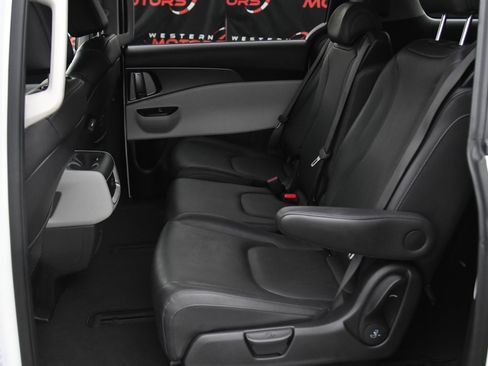 Used 2024 Kia Carnival LX image 35